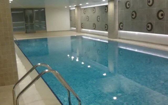 İstwest Suits