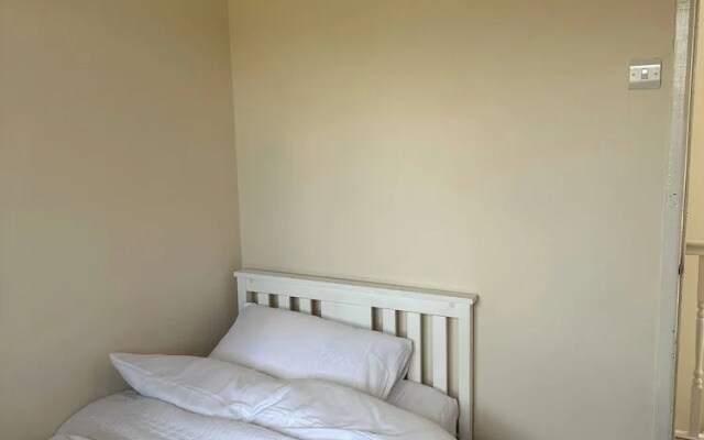 Spacious 3-bed Home at the Heart of Sheffield S2
