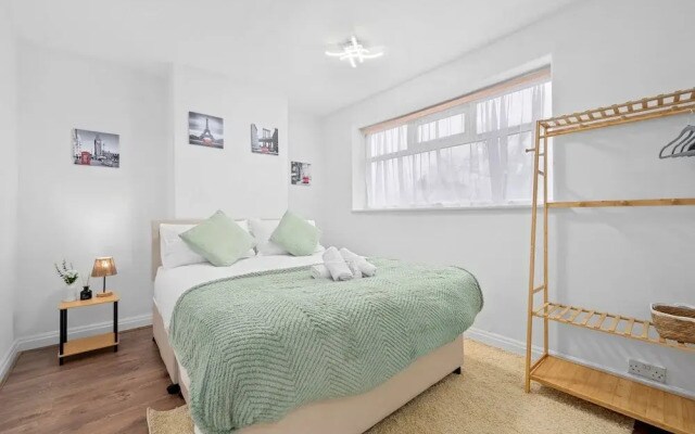 Modern 3-bedroom Home With Garden