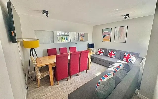 Eastcote Place Apartment