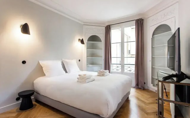 Magnificent Apartment - 3br/ 8P - Europe