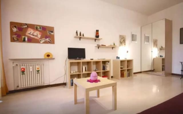 Robi's 1 Bed in Superb Location!