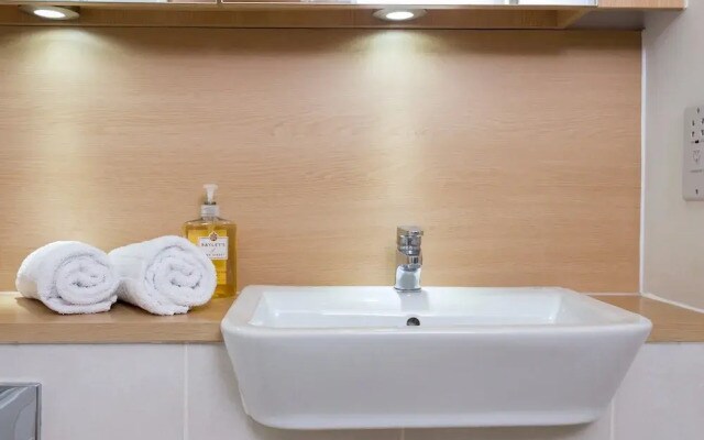 Luxury East London Flat, Sleeps 6