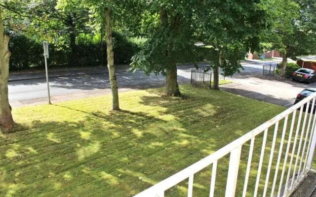 Large Balcony Apartment - Town & Races -2 Dbl Beds