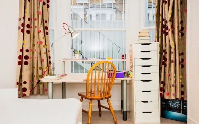 5 Bedroom Home in West London