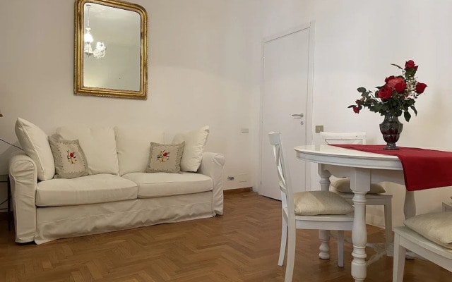 Elegant Apt-typical Roman Palazzina Pz Alessandria