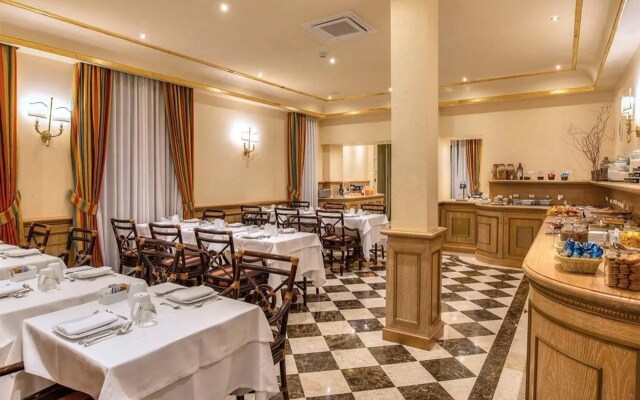 Отель River Palace Hotel