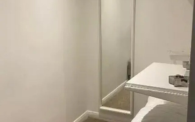 DealHouse F7- Apartments
