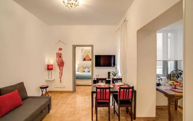Elegant Apartment Behind the Colosseum