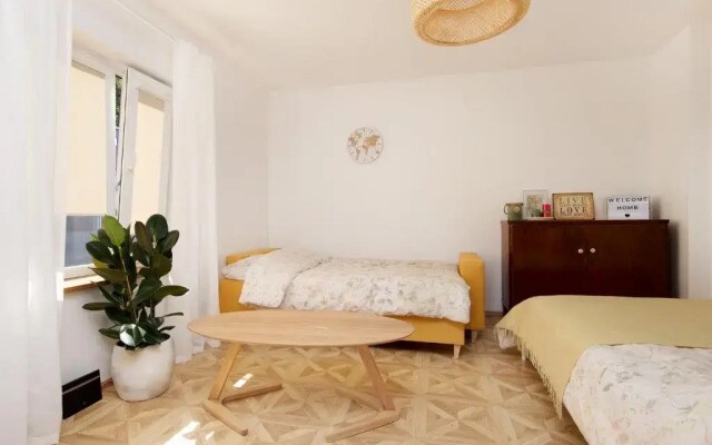Cute apartment, next to old town, with free parking