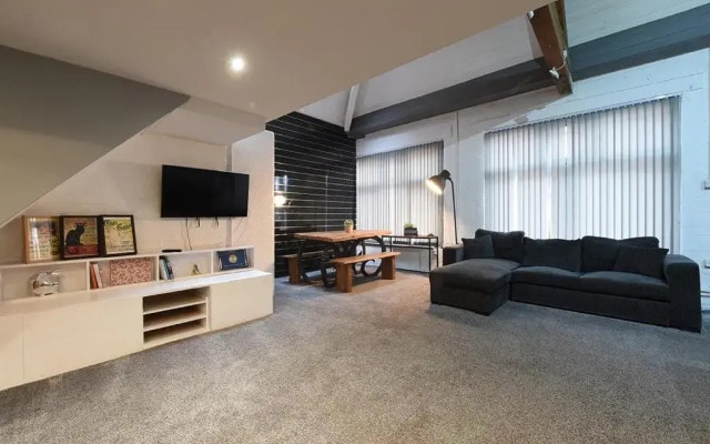 Penthouse Warehouse Slps 18 (61)