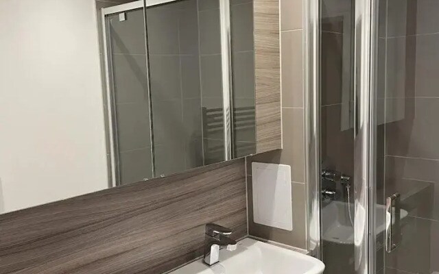 2 Bedroom Luxury Apartment in Barking