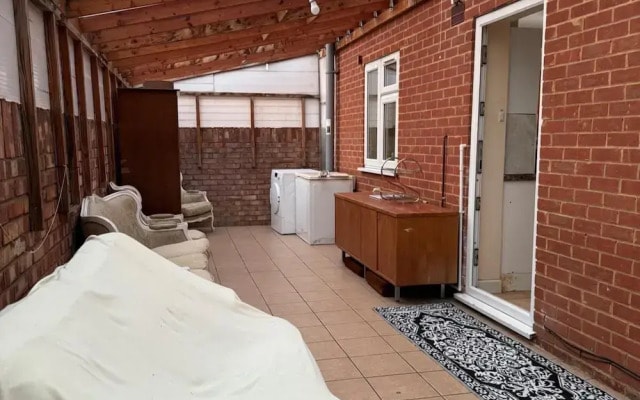 2 Bed-sleeps 4-private Patio-pets-near Heathrow