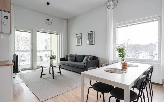 Spacious 2BR at Tammela Stadium - Sauna & Balcony