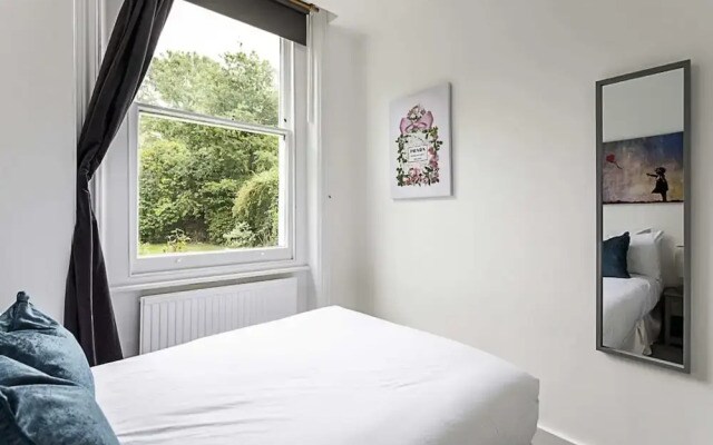 Clapham Charm: 2-bedroom Beauty