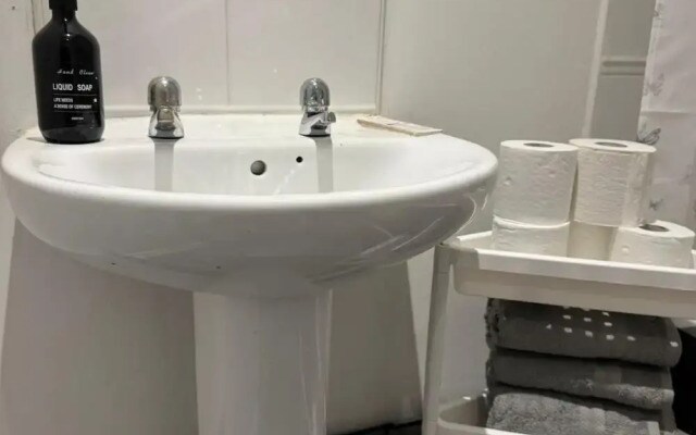 Apt Sleeps5-parkg-netflix-near City Centre/etihad