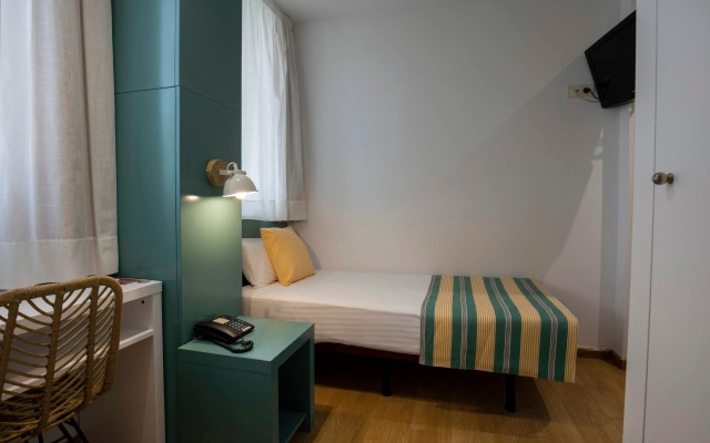 Yomo Hostal BCN Port
