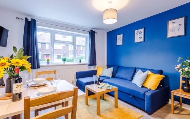 NEW Spacious Apartment Ideal for Business Work