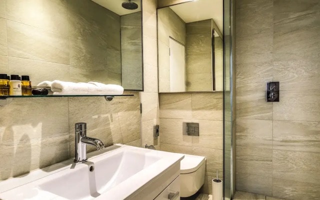 Stylish Earl's Court Studios
