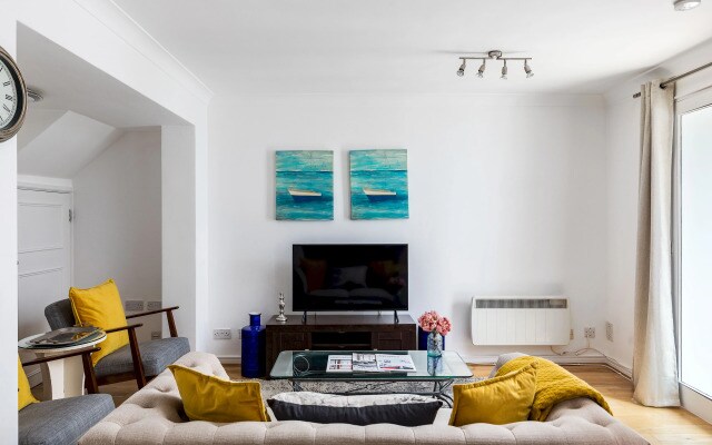 Duplex Apartment With Patio in Marylebone