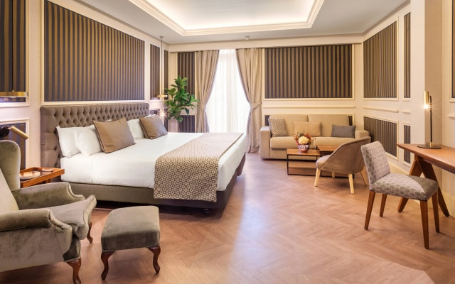 Catalonia Las Cortes Hotel