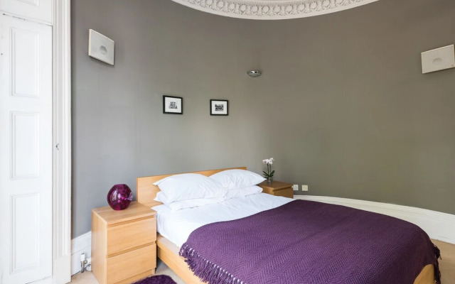 Spacious Period Property Next To Westfield
