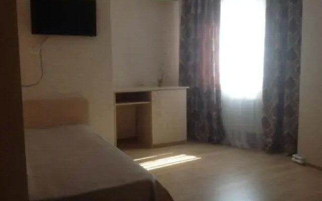Hotel 1 May