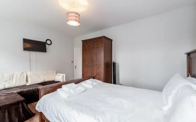 Shorton St Apartments by Chi Chi