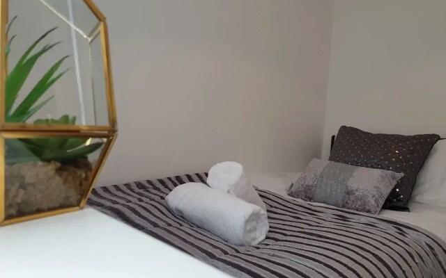 Liverpool Short Stay-Belmont Suite