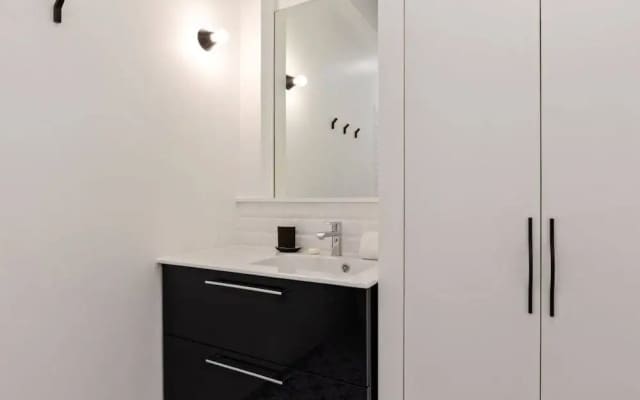 Contemporary & Comfortable 2 Bedroom Apartment in Paris