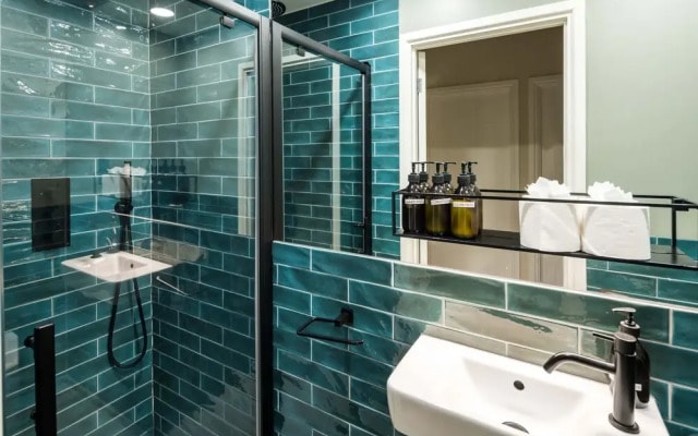 Stylish 2 Bedroom / 2 Bath In Notting Hill