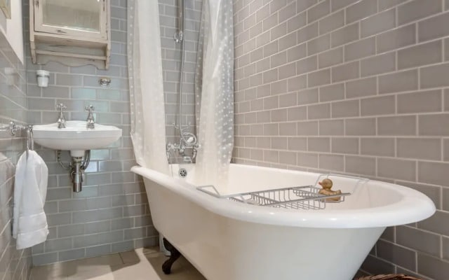 2 Bedroom Garden Flat in Brondesbury Park