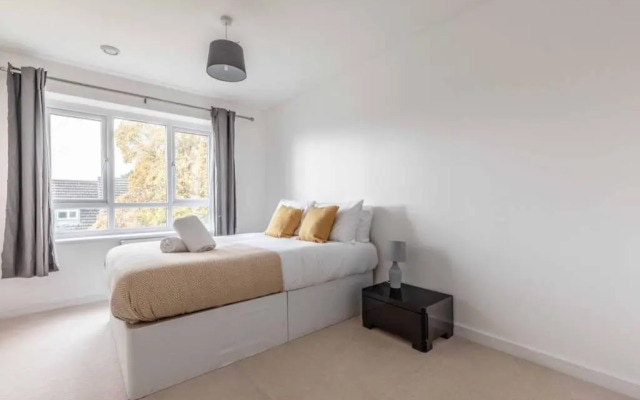 2 Bed/2 Bath & Free Parking - Langley/Heathrow