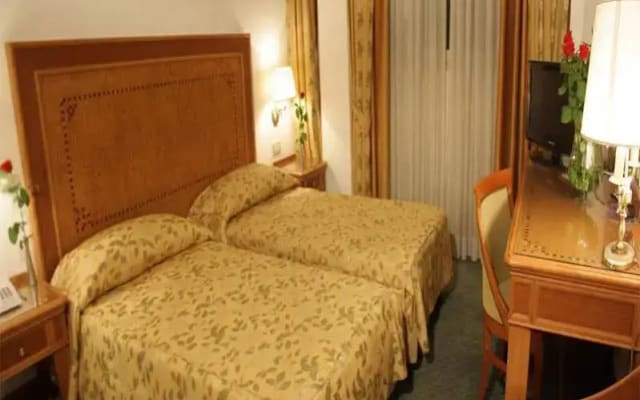 Sunrise Hotel