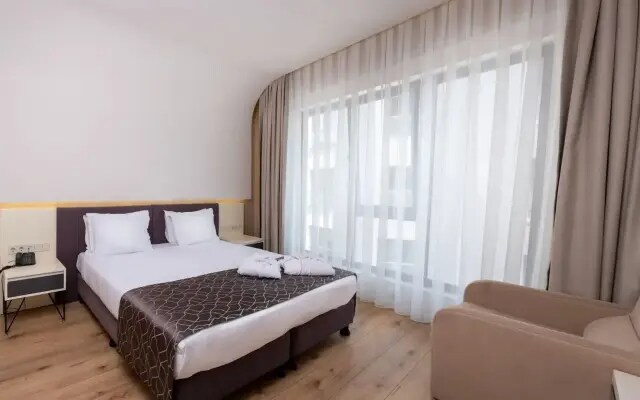 Elm Suite Hotel