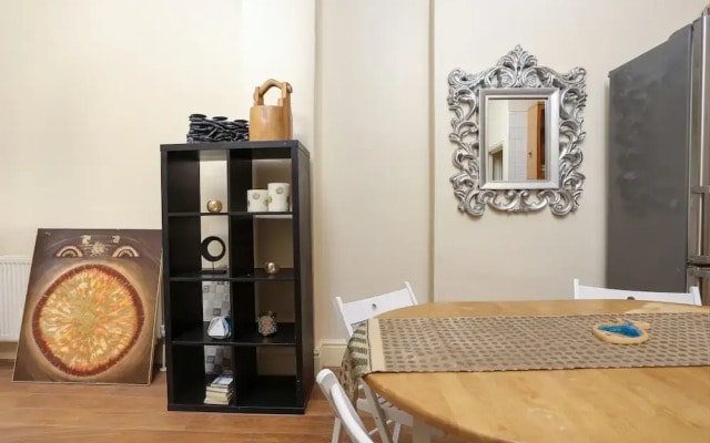 3 Bed Kensington Apartment with Balcony