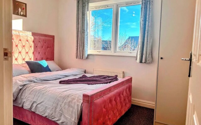 Contractor-friendly 2BR Gem Wi-fi & Free Parking