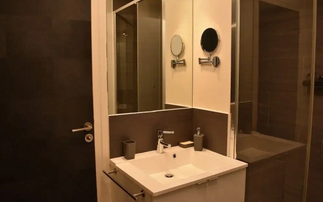 Studio Apartment Near Trocadéro & Champs Elysées