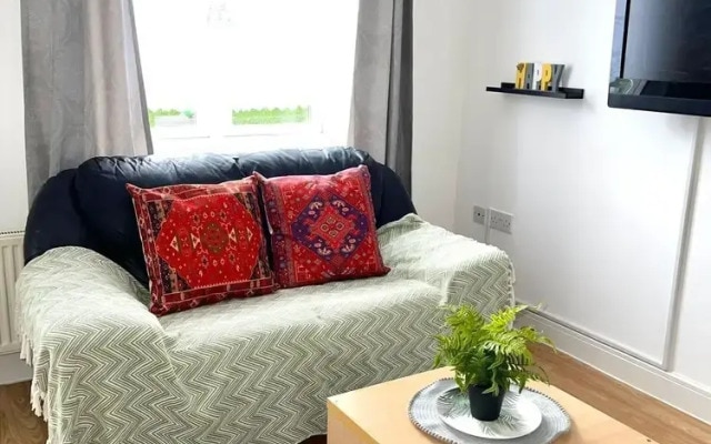 Apartment - Sleeps 2 - Parking - Station Close