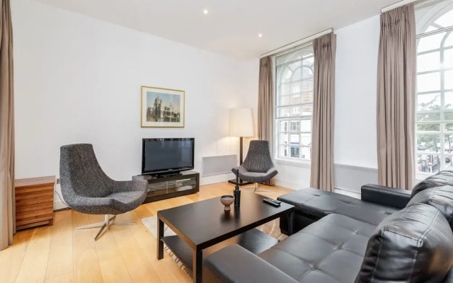 Stylish 3 Bed 3 bath in Kens High St