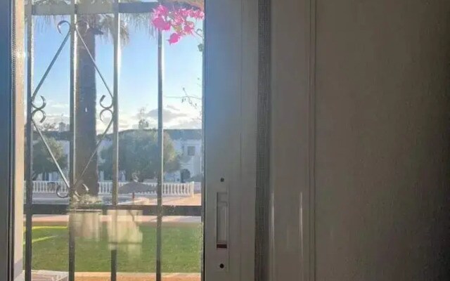 Sunny 1 Bedroom Apartment Retreat