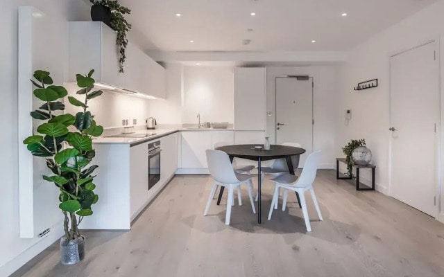 Studio With Balcony in Hill House