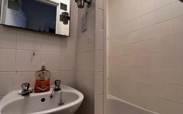 Hyde Park Studio Apartment With Private Terrace