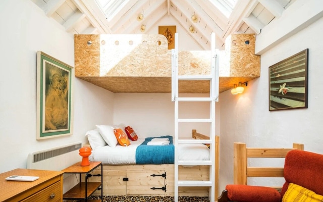Cute House IN Soho - Full AC, Quiet and Unique