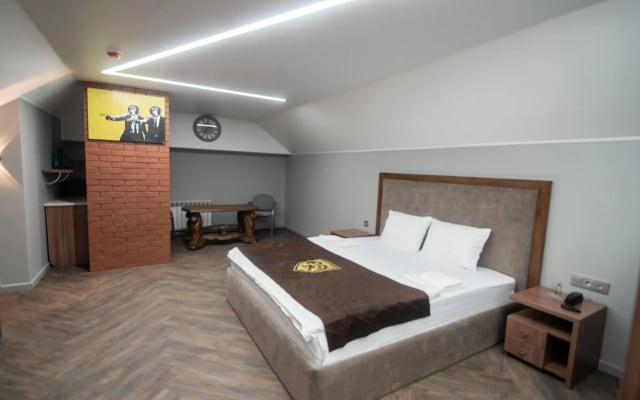 Hotel X.O. (Икс О)