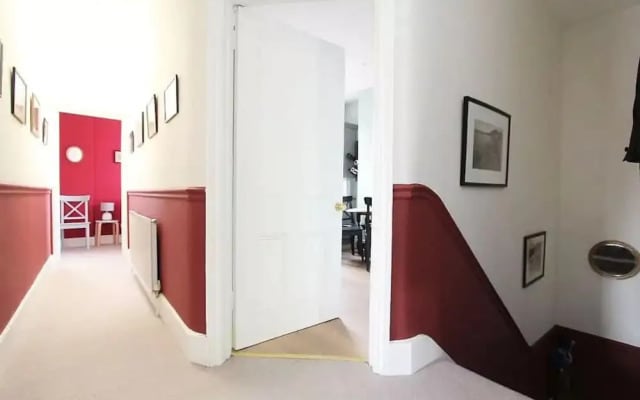 Spacious 3 Bedroom Home In North London
