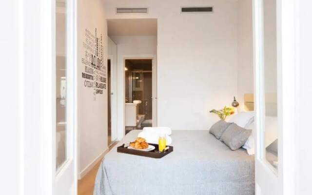 Stylish and centric 2-bedroom apartment in Eixample &Terrace P2