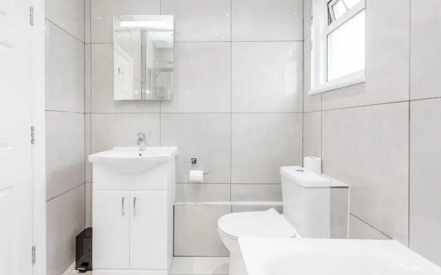 Modern & Spacious 3BR Terraced House