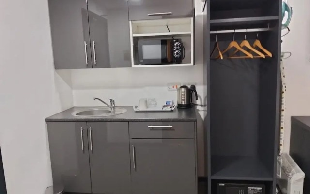1 Bed Flat - Sleeps 2 - Parking - Wifi