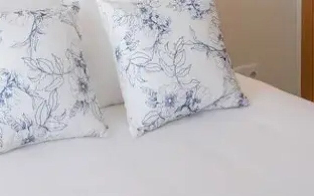 Unique Rentals - Stylish Seafront Duplex
